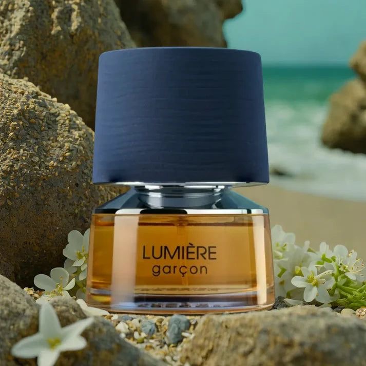 Lumière Garçon - Der Männliche Tanz des Lichts in der Tiefe des Blaus